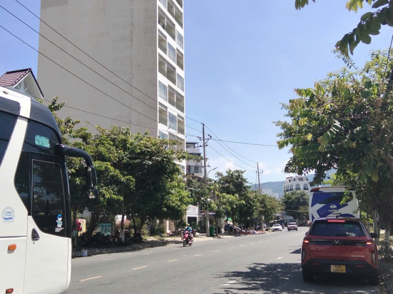 Cần Bán  Khách Sạn 3 sao 12 Tầng Tại Biển Mỹ Khê . TP - Đà Nẵng 